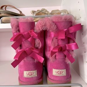 Pink Bow UGGs (shorties 2 bow)